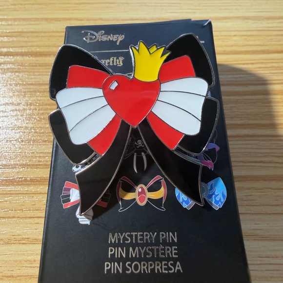 Loungefly Other - Loungefly Disney Queen of Hearts Villain Pin